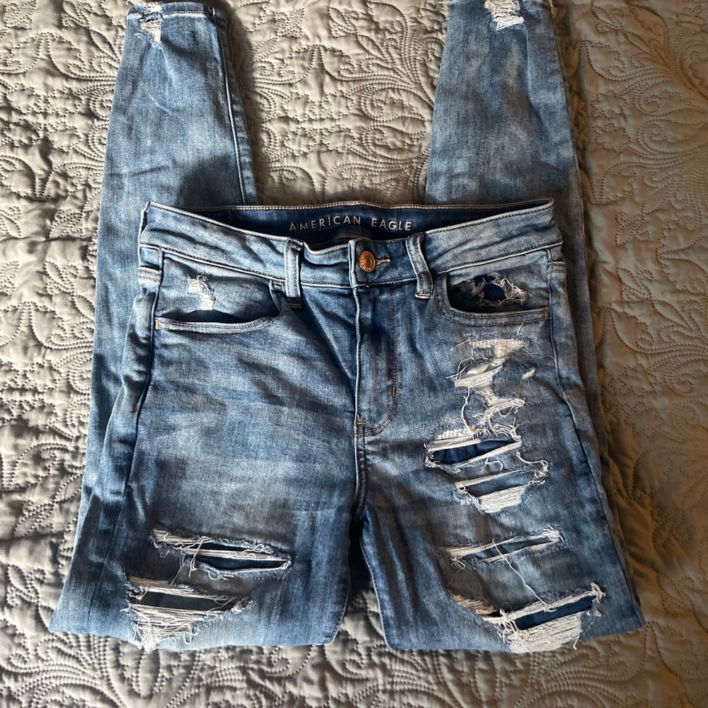 American Eagle Outfitters Women's Distressed Blue Jeans Size 8